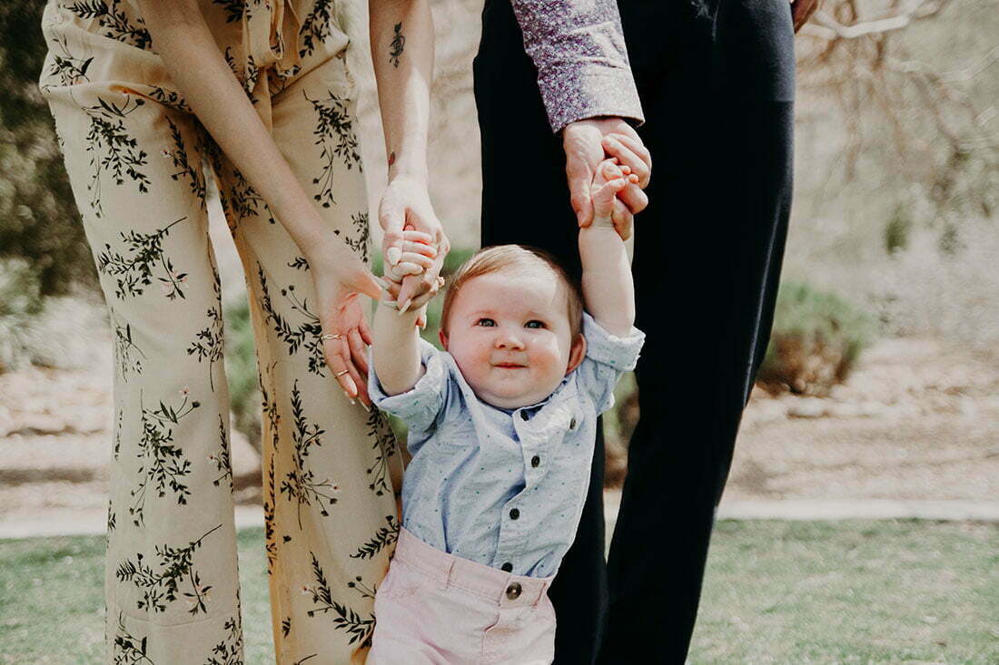 ensaio fotografico familia bebê andando