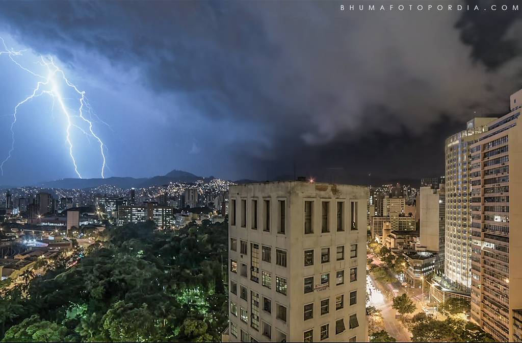 Fotos de Paisagens Chuva Raios no Centro Afonso Pena BH Charles Torres