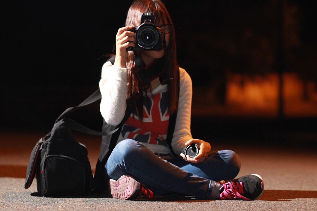 Por que fotos com flash voltaram — e fazem tanto sucesso