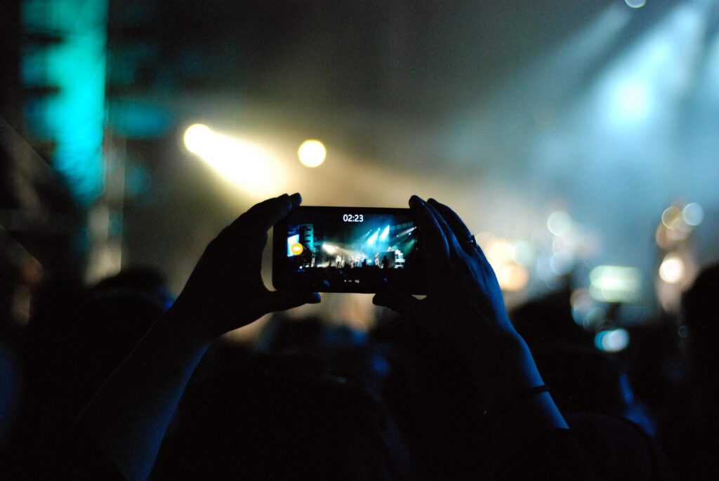 Por que as novas gerações estão fotografando menos e filmando mais